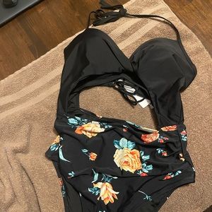 Brand New with Tags Cupshe one piece bathing suit